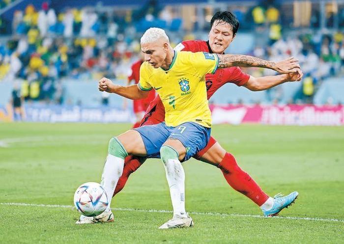 关于冰球小组赛焦点战：陇右麒麟队鏖战关东旋风队，新星闪耀。团队防守值得称道的信息-九游会棋牌app